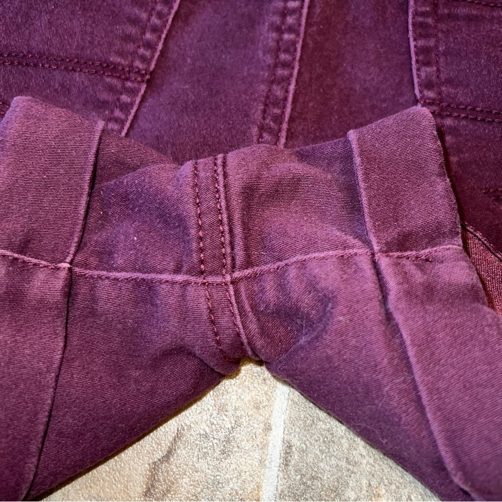 Aeropostale MIDI Cuffed Hem Stretchy Burgundy Shorts - Picture 5 of 10
